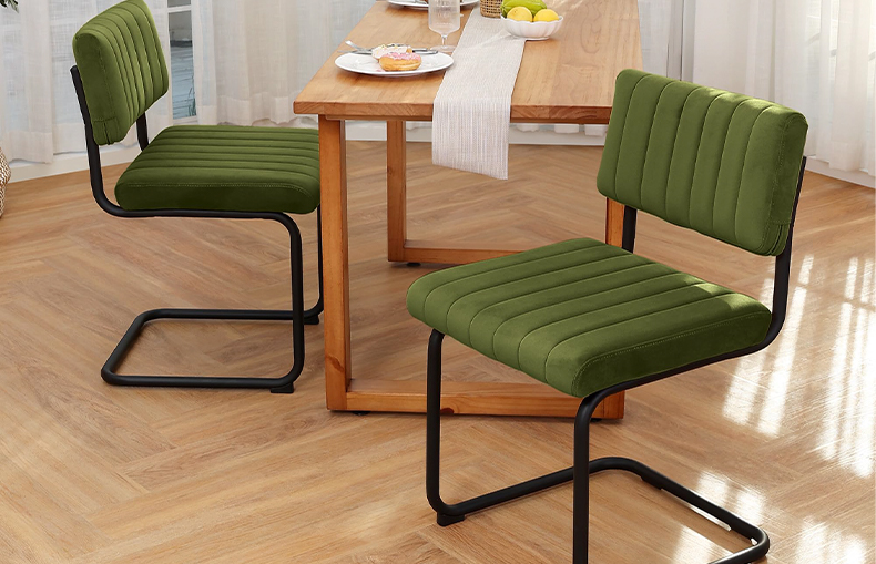 Velvet dining chair with sturdy cantilever base